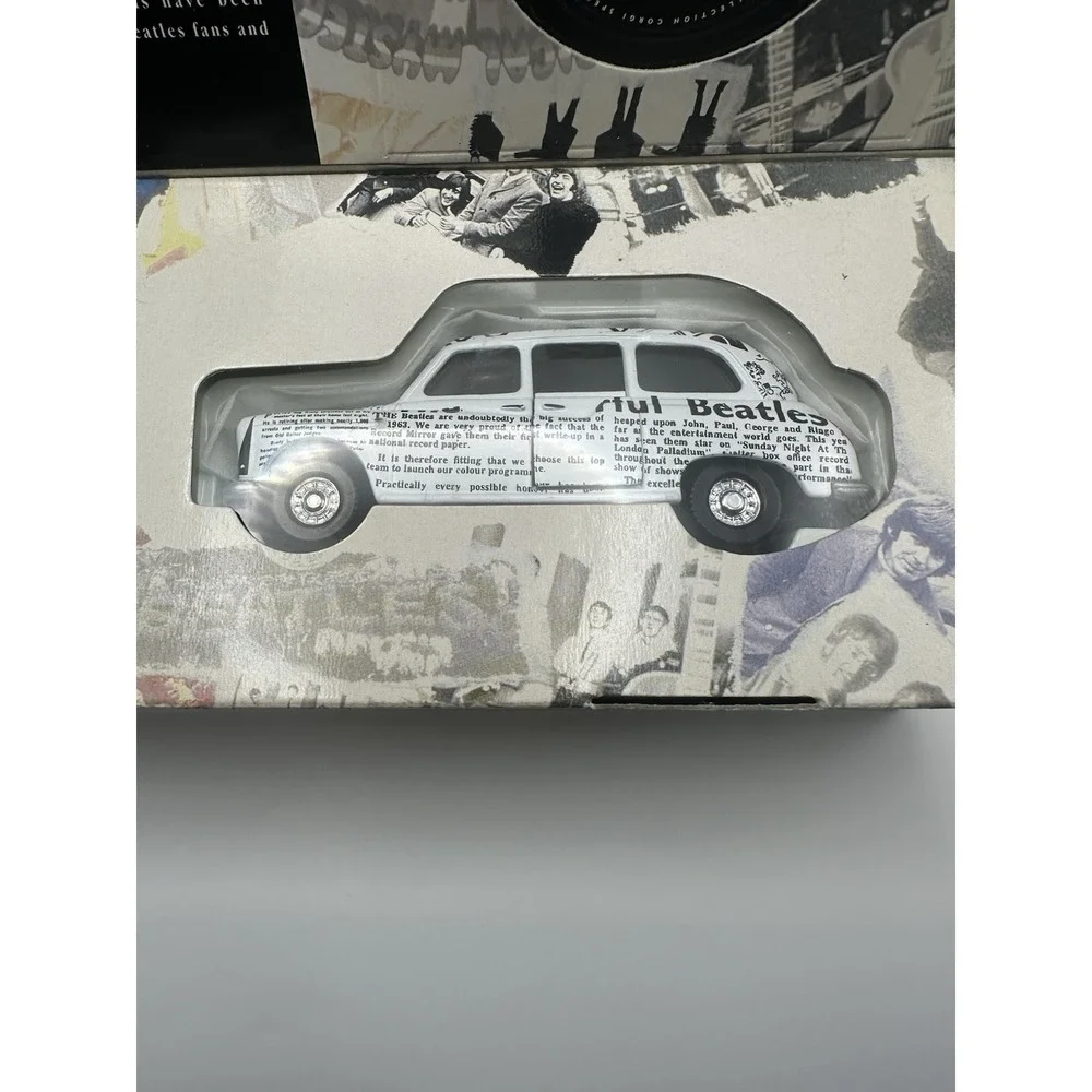 CORGI CLASSICS THE BEATLES COLLECTION 58003 NEWSPAPER TAXI & FIGURE NEW